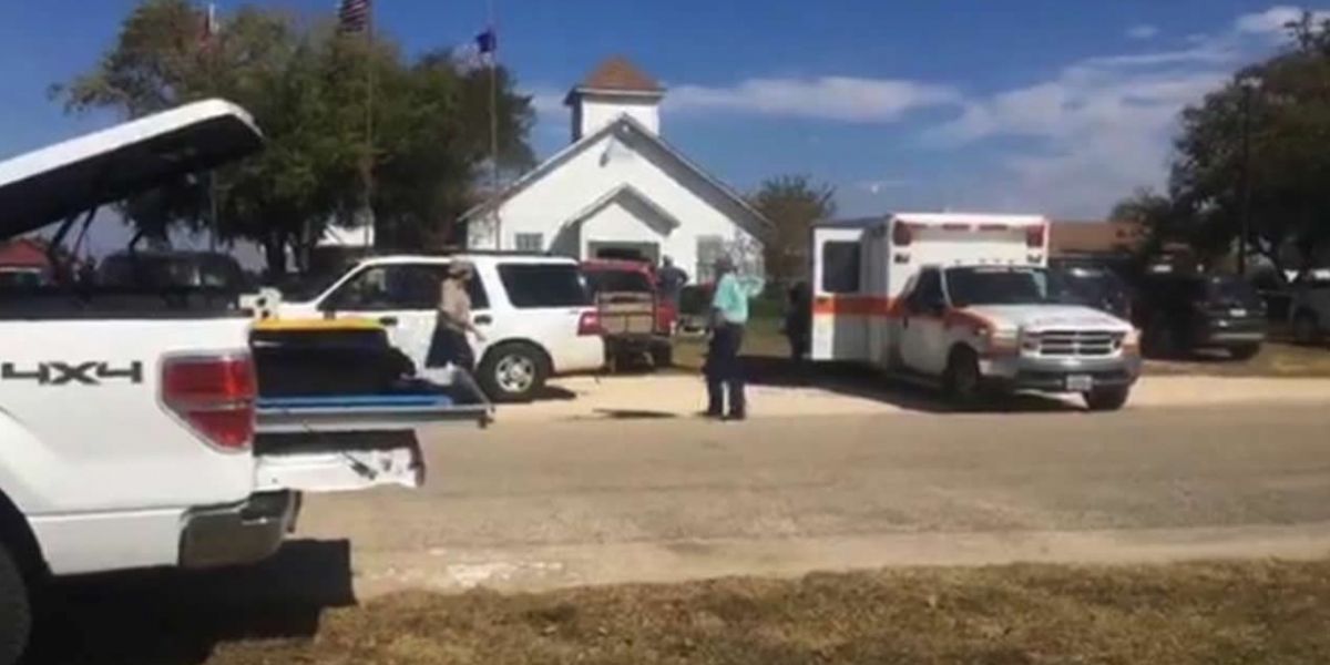 Zonacero.com Imagen de televisión afuera del lugar del tiroteo en Sutherland Springs, Texas.