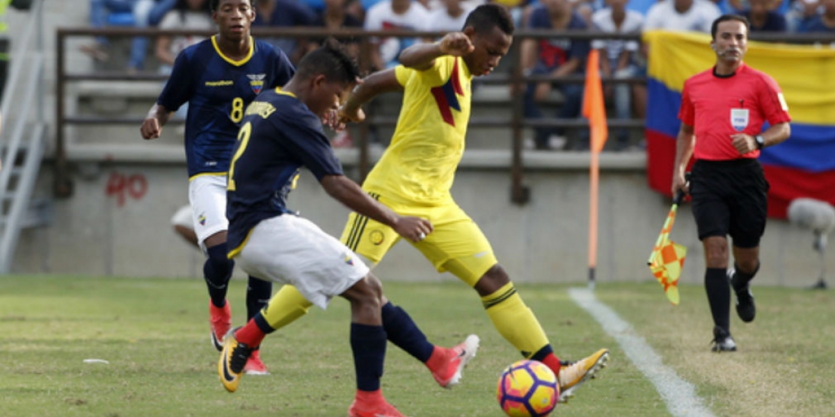 Prensa Juegos Bolivarianos Acción durante el partido Colombia - Ecuador, en la disputa de la medalla de oro de fútbol masculino.