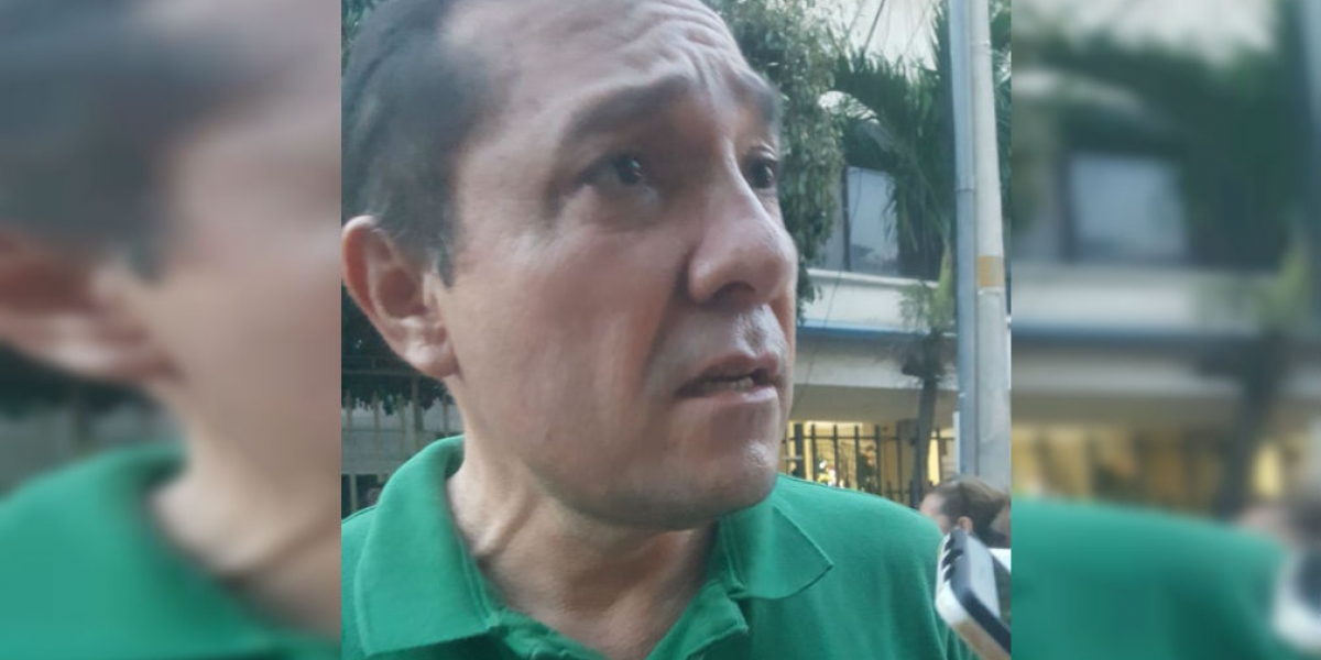 Seguimiento.co Antonio Sanguino, concejal de Bogotá, hizo presencia en el CTI de la Fiscalía.