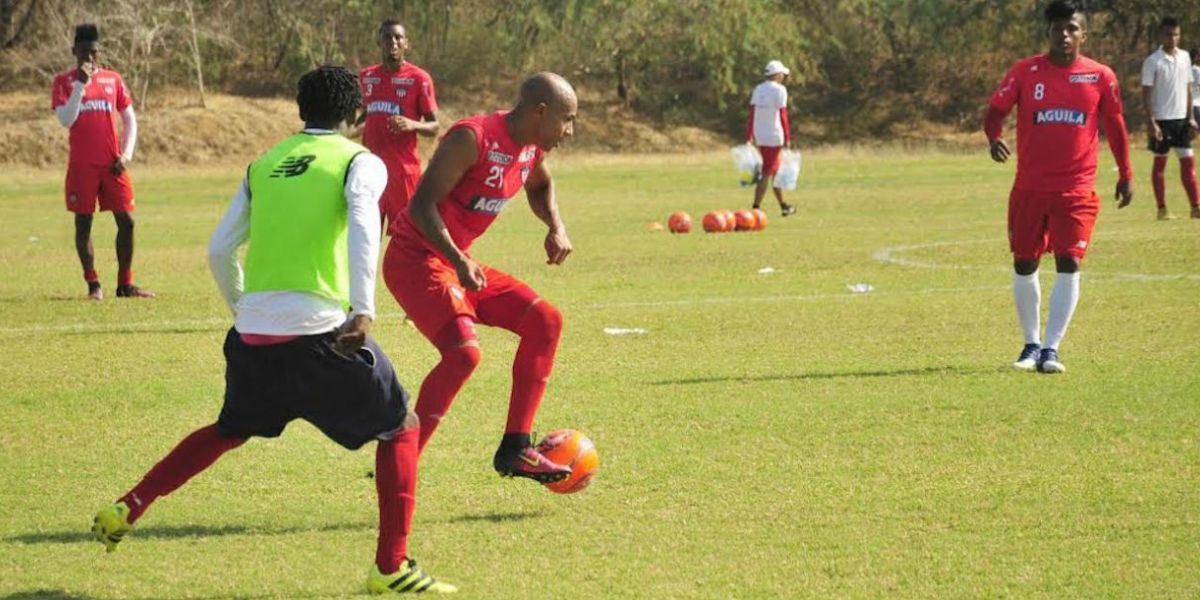 Zona Cero Johnatan Estrada es una de las novedades de Junior ante el Barranquilla FC.