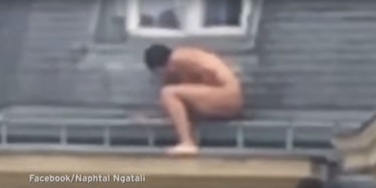 Pulzo.com Naphtal Ngatali grabó la escena y la publicó en facebook.