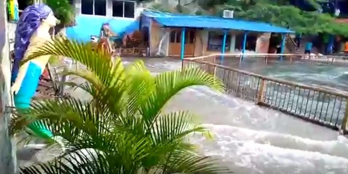 Acuario Rodadero Las imágenes captaron el ingreso de la creciente del mar al acuario.