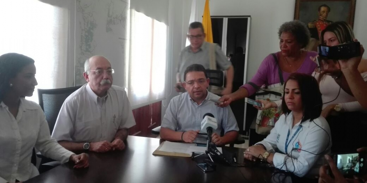 Seguimiento.co Rafael Martínez, alcalde de Santa Marta, durante la rueda de prensa.