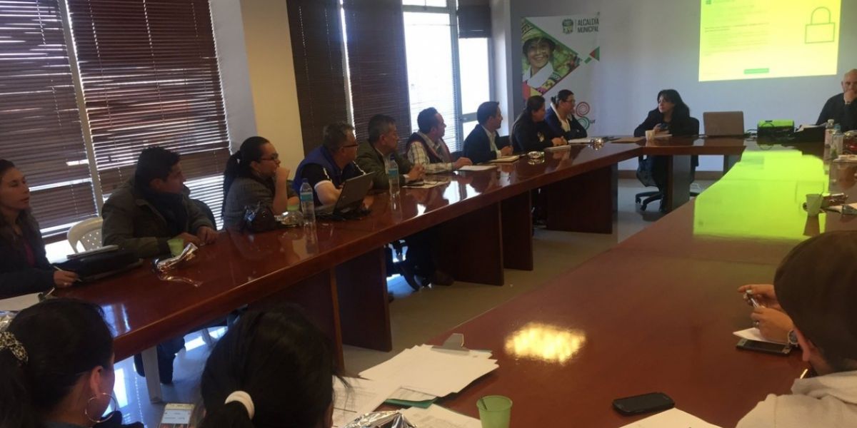Foto: CNC Noticias. La secretaria de Salud del municipio Ipiales, Ana María Revelo, se reunió con autoridades del municipio para evaluar la situación.