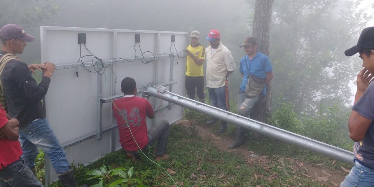 Alcaldía de Aracataca. Instalaron ocho plantas de luz solar en los corregimientos y veredas de la parte alta de la Sierra Nevada.