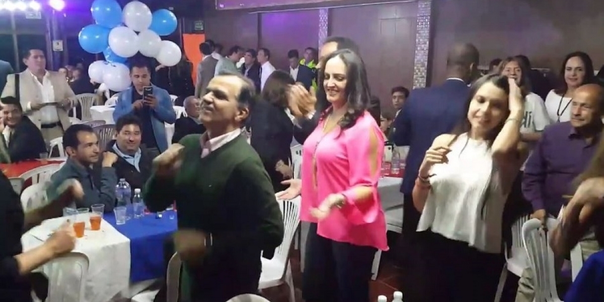 Captura de vídeo Oscar Ivan Zuluaga bailando