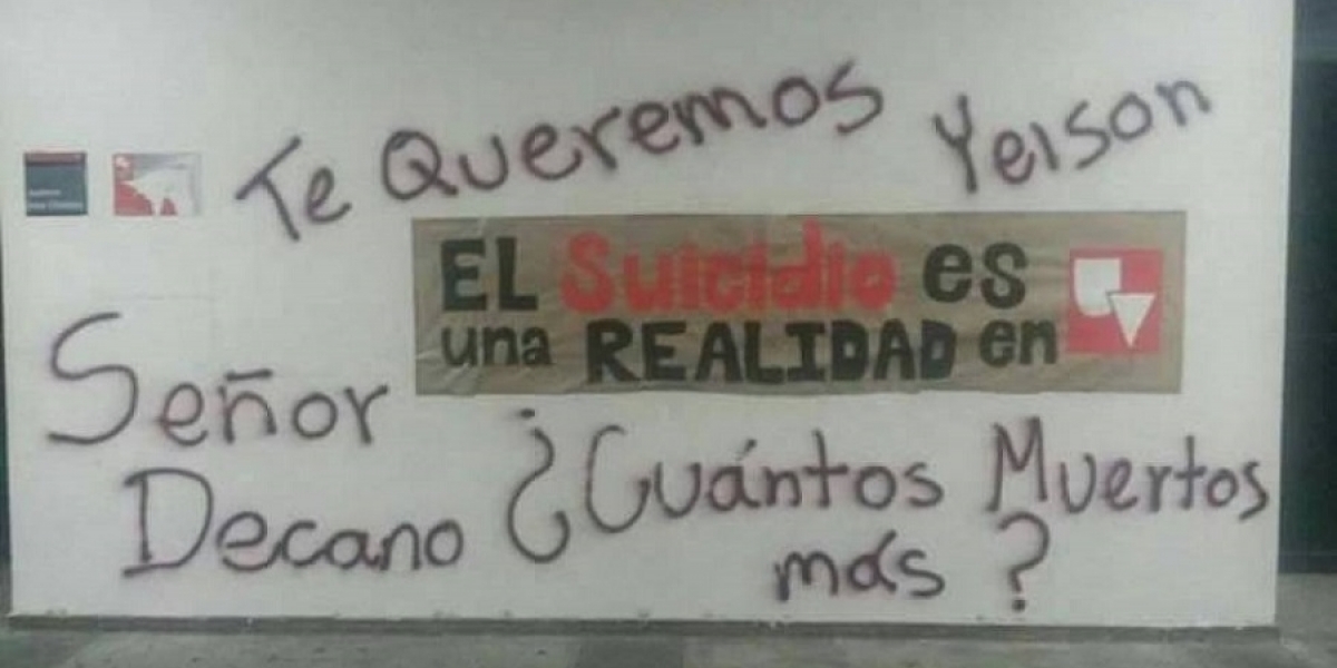 Pulzo.com Mensajes en paredes de la Universidad