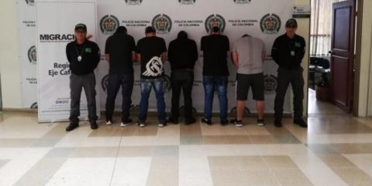 Policía Colombia. Diez ciudadanos de ese país fueron rescatados y capturaron a seis integrantes del grupo criminal.