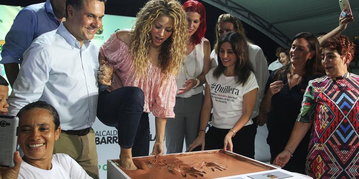 El Tiempo La cantante barranquillera estampó sus huellas durante la inauguración del colegio Nuevo Bosque.