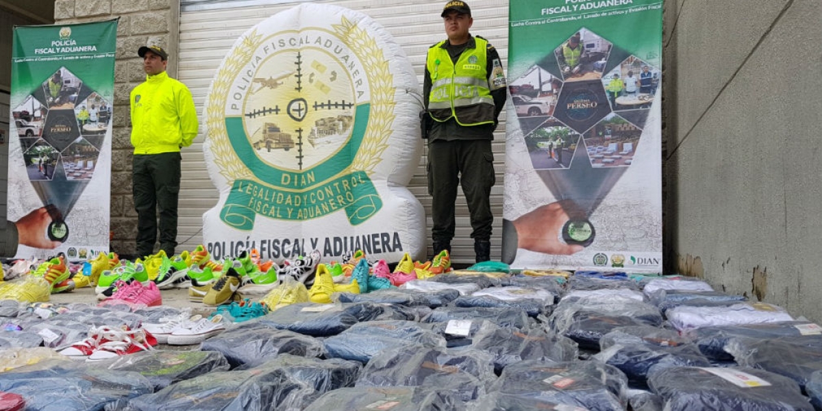 Mercancía de contrabando detenida por la Policía.