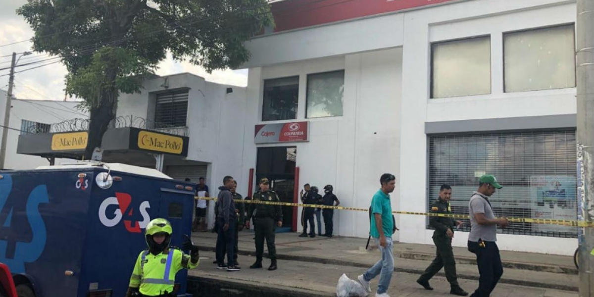Zona Cero. Afueras del banco Colpatria, frente a la estación Joaquín Barrios Polo.