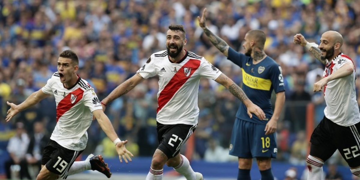 AFP. El jugador de River Plate Lucas Pratto celebra el empate de su equipo luego de un autogol de Carlos Izquierdoz.