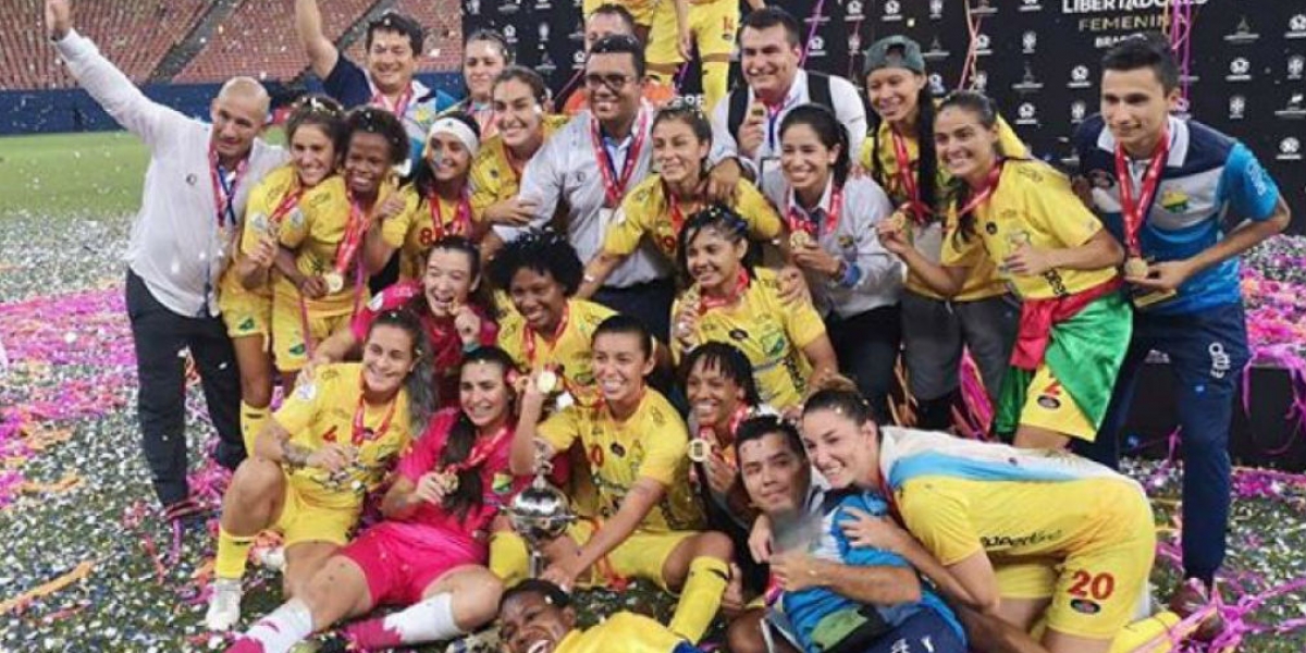 Atlético Huila Atlético Huila Femenino, celebrando el título de la Libertadores.