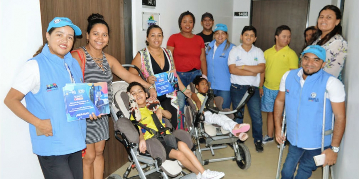 Miembros de la población con discapacidad del Distrito visitaron la Alcaldía.