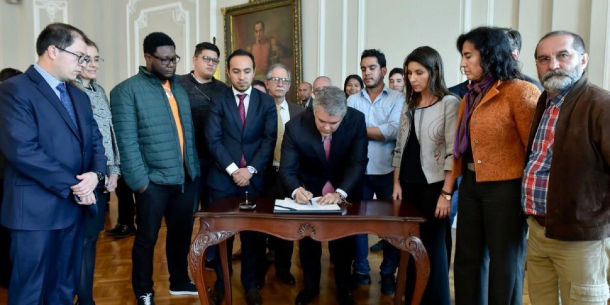 Presidencia Iván Duque firmó acuerdo con los representantes de los estudiantes de universidades públicas.