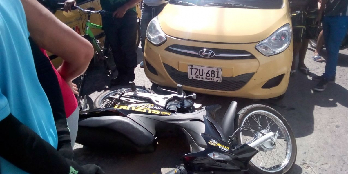 Seguimiento.co El hecho ocurrió calle 32 con carrera 13, una mujer resultó herida.