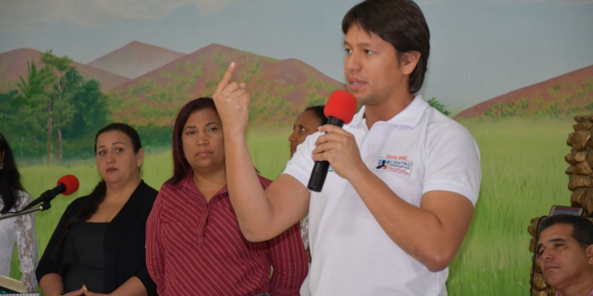 Intervención del candidato Rubén Jiménez, durante el recorrido. 