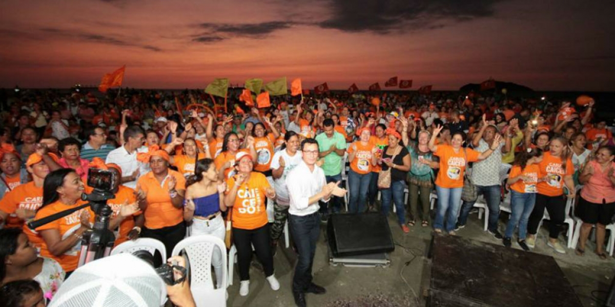 Fuerza Ciudadana Carlos Caicedo, durante el cierre de campaña en la playa de Los Cocos.