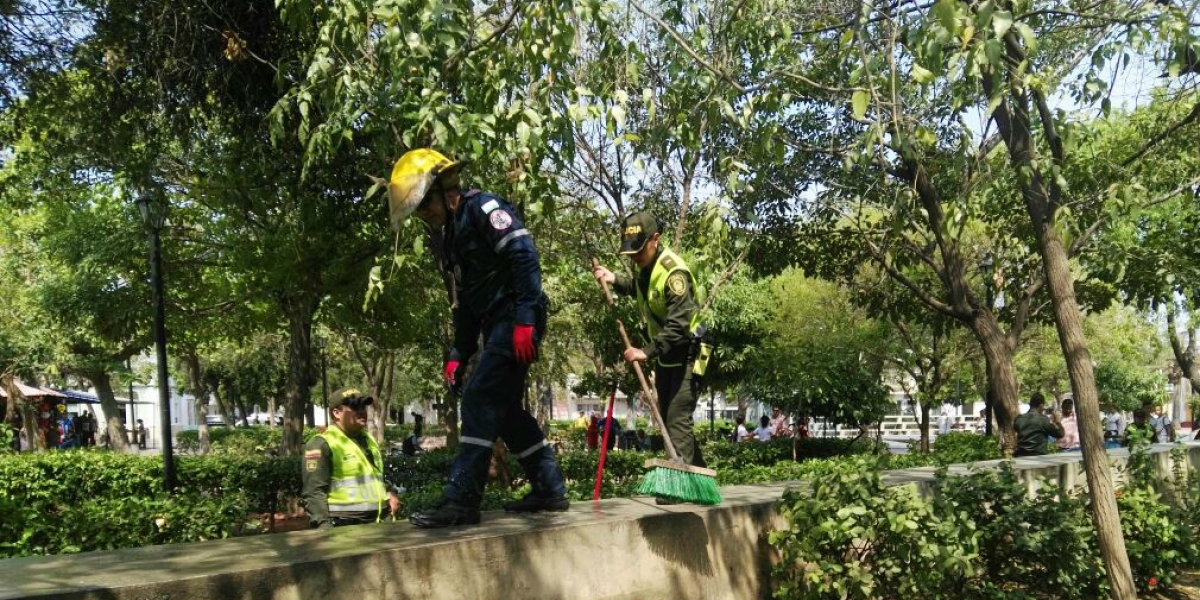 Oficina de Comunicaciones Alcaldía de Santa Marta. Este grupo trabaja para mejorar la imagen de la ciudad durante la temporada de Semana Santa