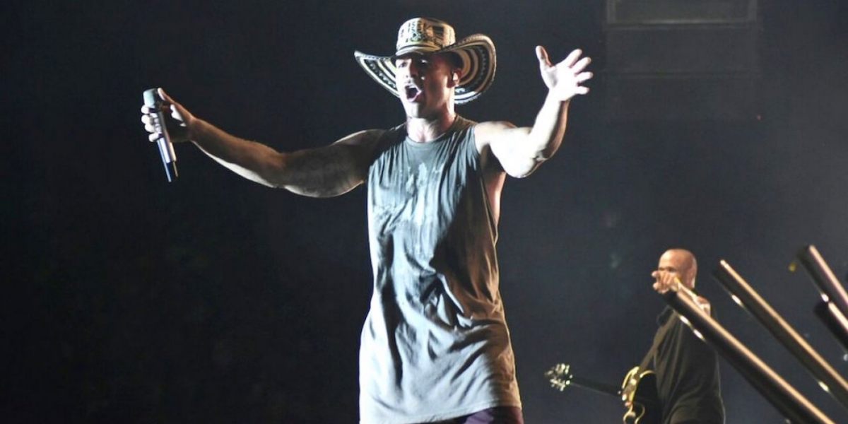 Jairo Cassiani Ricky Martin, luciendo el sombrero vueltiao.