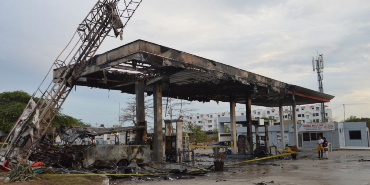 Archivo Así quedó la gasolinera luego del accidente del bus intermunicipal.