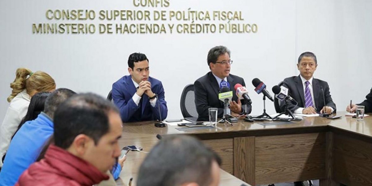 Ministerio de Hacienda El ministro de Hacienda, Alberto Carrasquilla, en una rueda de prensa en Bogotá.