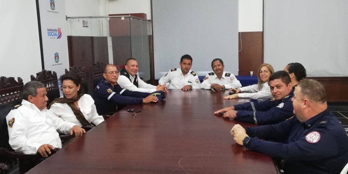 Los delegados de los cuerpos de bomberos se quedaron esperando a la gobernadora Rosa Cotes.