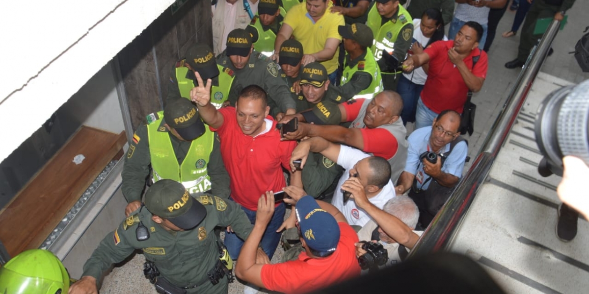 Cortesía Edgardo Pérez Díaz, alcalde de Ciénaga, cuando salía de la sede judicial del Edificio Galaxia.