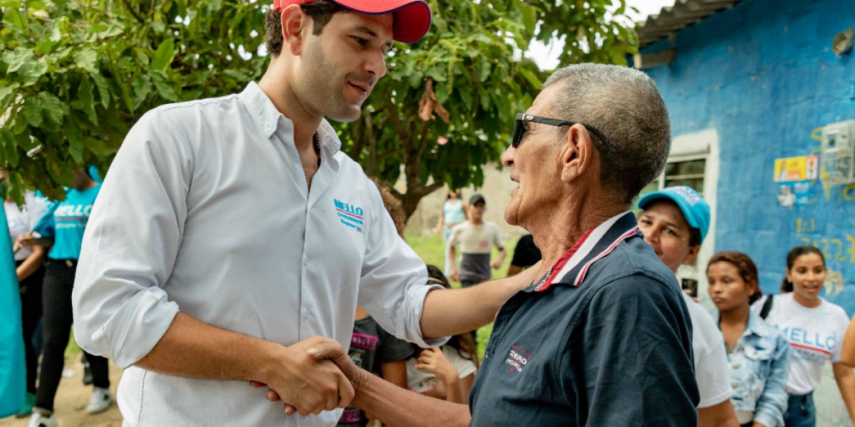 El Mello reunido con simpatizantes de su campaña.