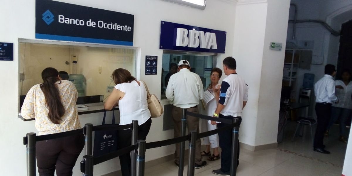 Bancos ubicados en la Unidad de Rentas - Imagen de ilustración.