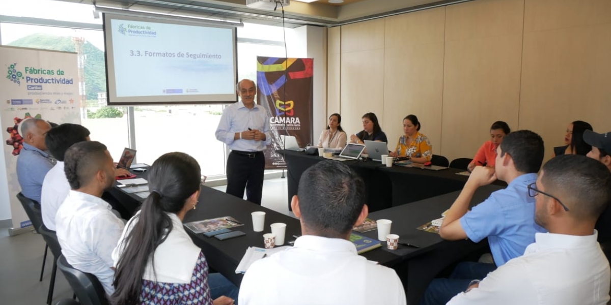 Twitter @CamComercioSM Emprendimiento