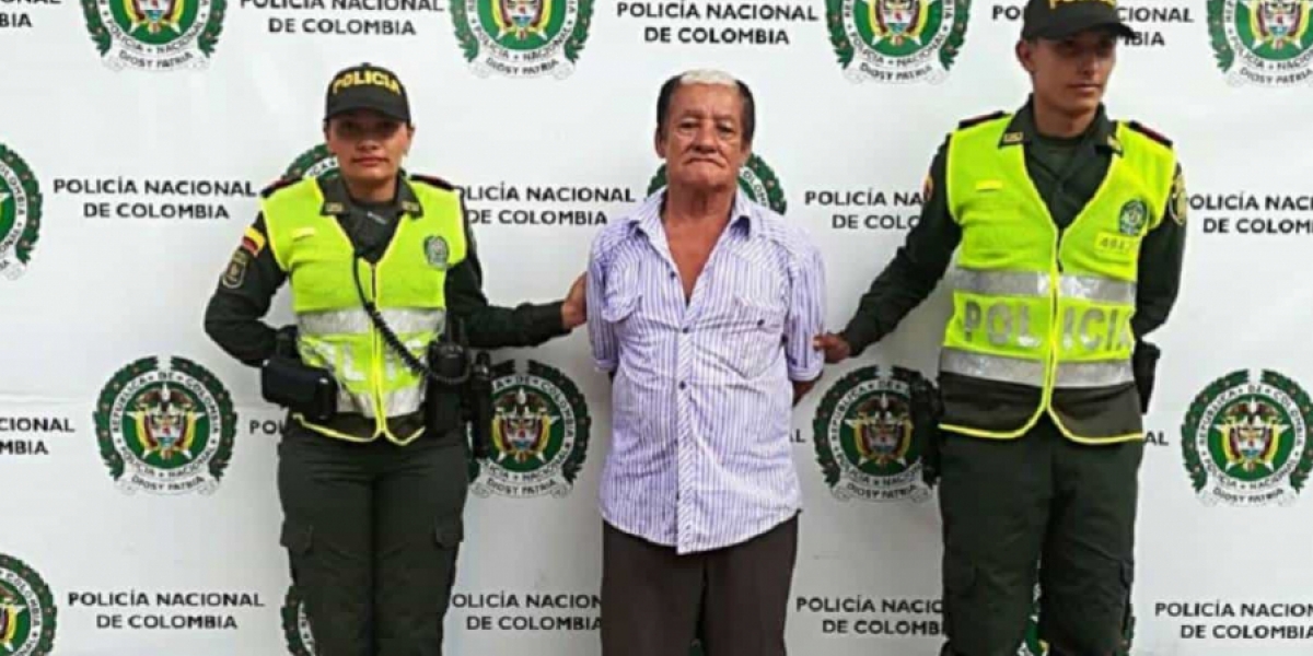 Policía Eliberto Escobar García, de 75 años.