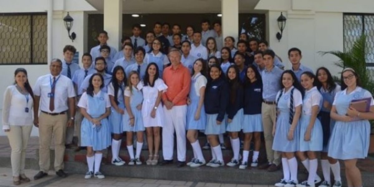 Colegio Bilingüe Estudiantes del colegio Bilingüe de Santa Marta.