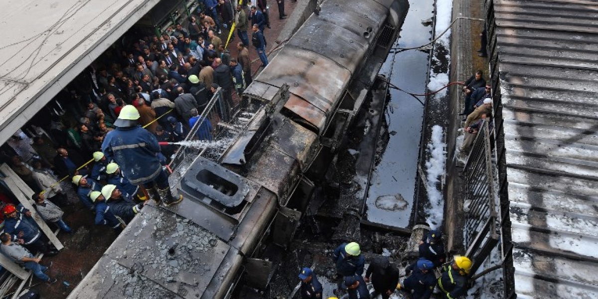 AFP Locomotora del metro de El Cairo se estrelló e incendió