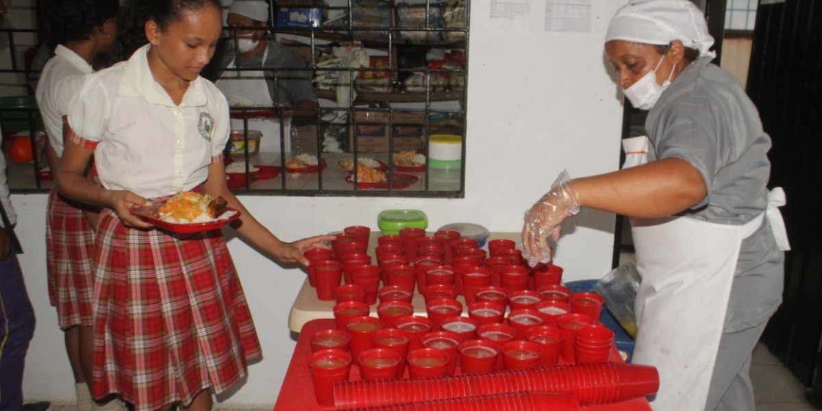 Gobernación del Magdalena Por cada vigencia, el PAE ha aumentado significativamente la cobertura, pasó de atender 105.000 estudiantes en el 2015 a tener actualmente 130.825 beneficiados.
