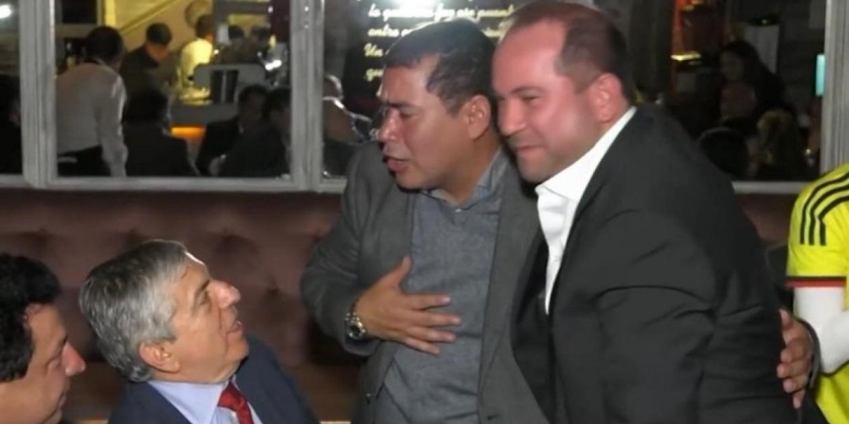 Zona Cero Después de hundido el proyecto, el expresidente César Gaviria en una celebración con el presidente de la Cámara, Alejandro Carlos Chacón.