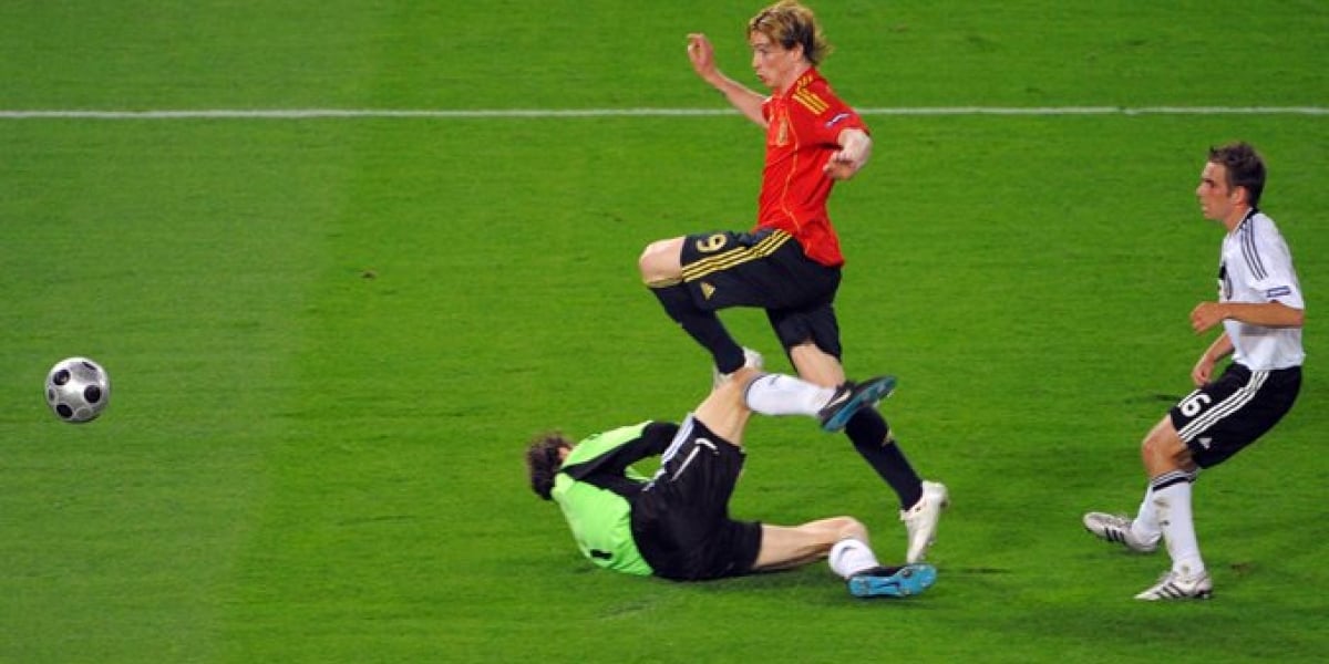 @Fernando Torres Esta es una de las mejores postales de su carrera, en esa oportunidad marcó el gol que le dio la Eurocopa del 2008 a España.
