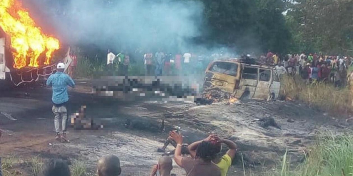 @metesohtaoglu Camión cisterna explotó y mató a 50 personas en Nigeria.