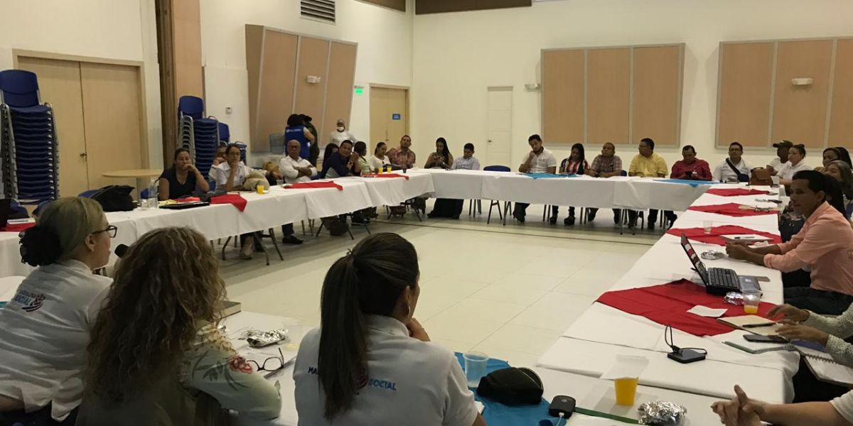 Cortesía Reunión de entrega de implementos.