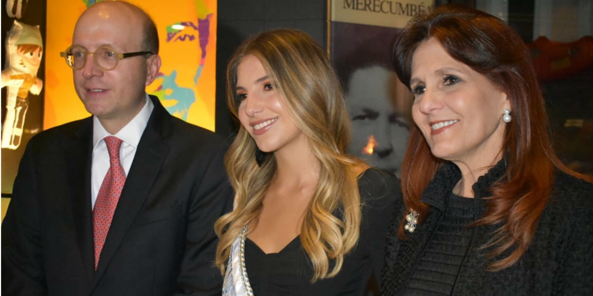 Cortesía El Alcalde de Santa Marta, Andrés Rugeles; la Reina Anfitriona de la Fiesta del Mar, Patricia Hurtado Dávila y la Gobernadora del Magdalena, Rosa Cotes de Zúñiga