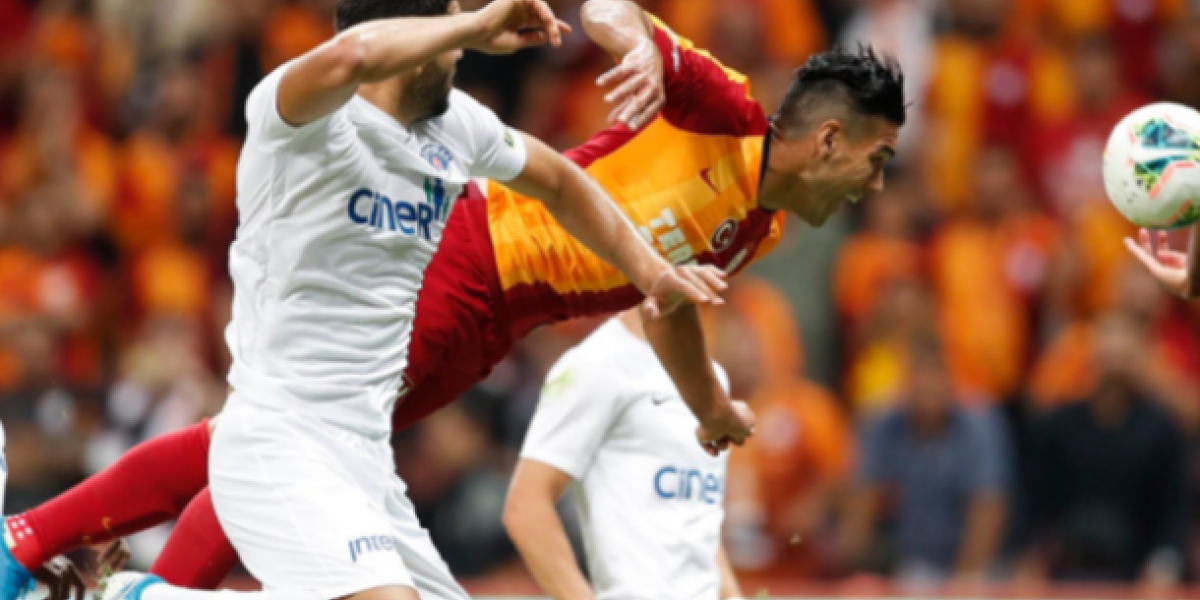 @GalatasaraySK Falcao con el Galatasaray