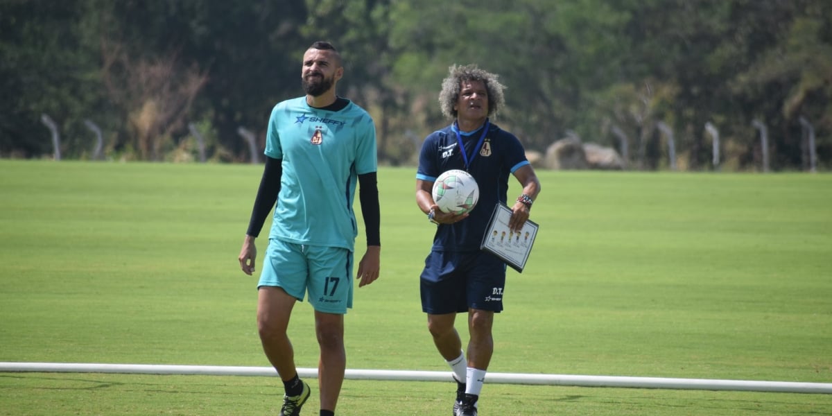 @Deportes Tolima El estratega samario con sus dirigidos ahora tendrá que intentar cambiar la historia en casa.