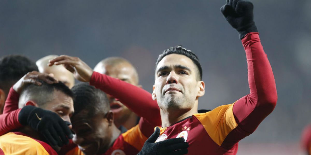 Galatasaray El club turco no especificó los días de baja del delantero samario.