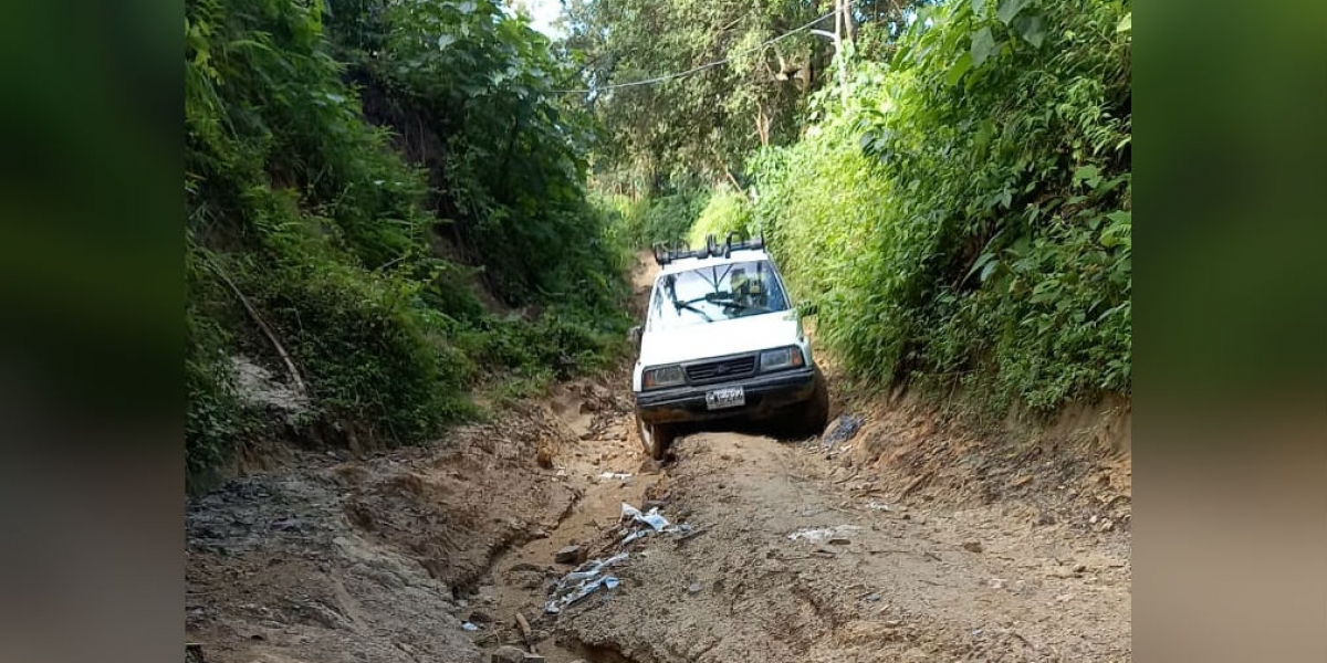 Carro de la empresa Air-e en la zona.