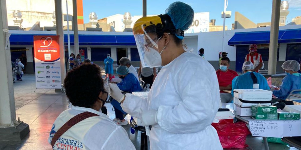 Alcaldía de Santa Marta Toma de muestras a vendedores del Mercado.