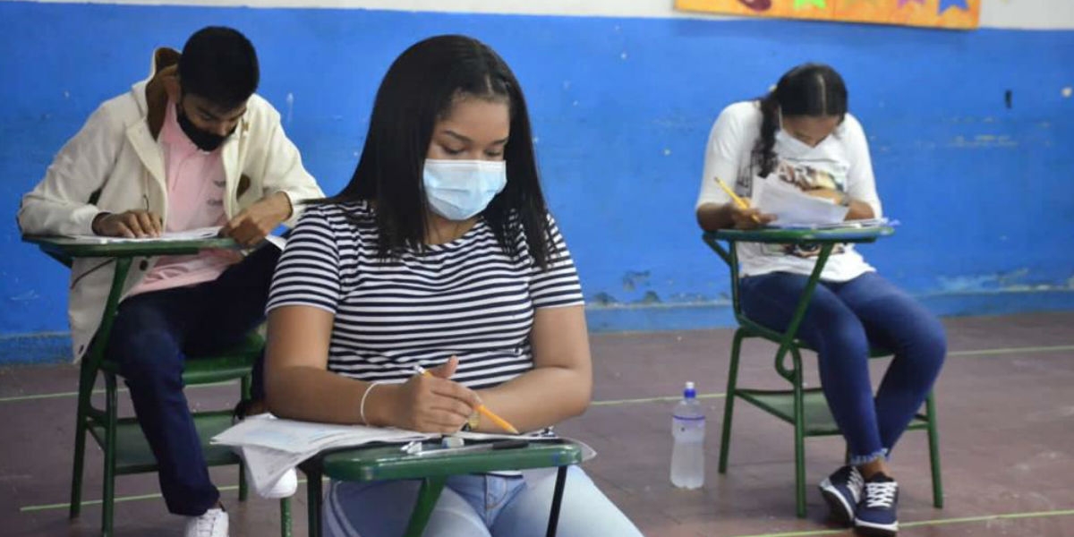 Alcaldía de Santa Marta Estudiantes presentando las Pruebas Saber en Santa Marta.