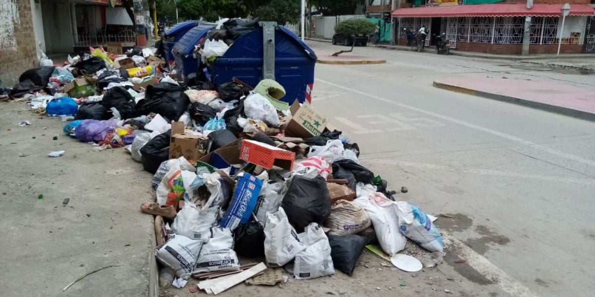 Twitter Así lucen algunos contenedores en el Distrito.