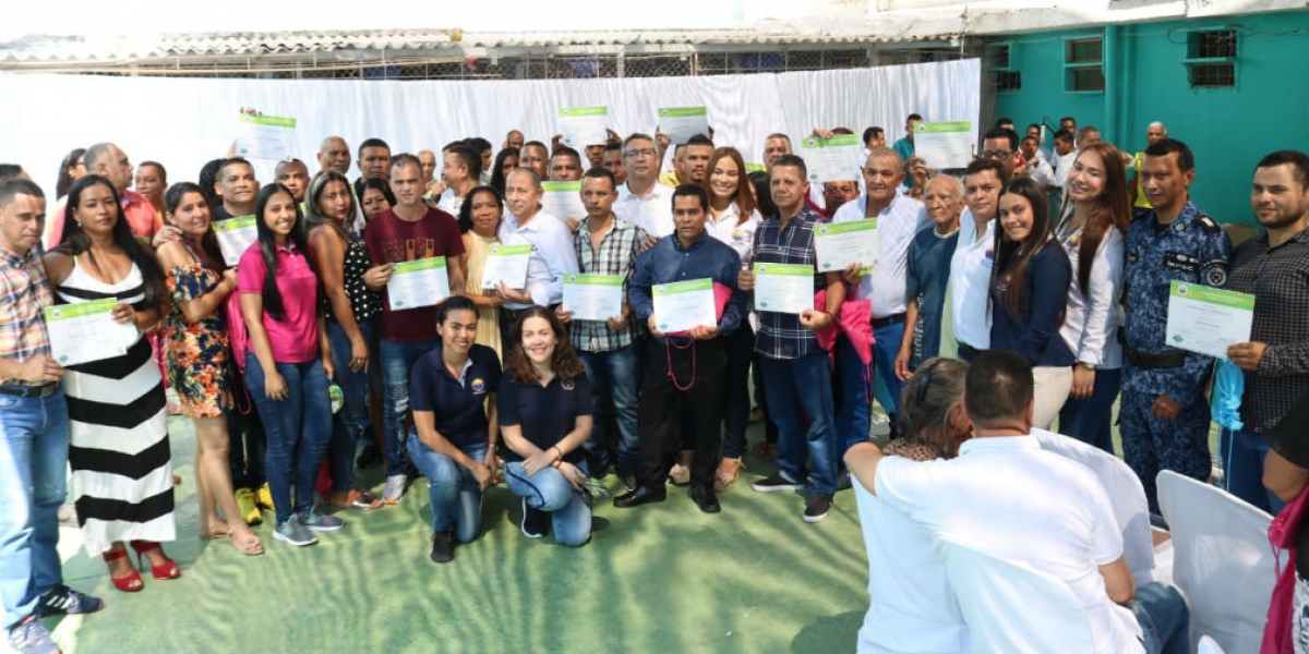 Universidad del Magdalena Internos y guardias que se certificaron en diplomados.