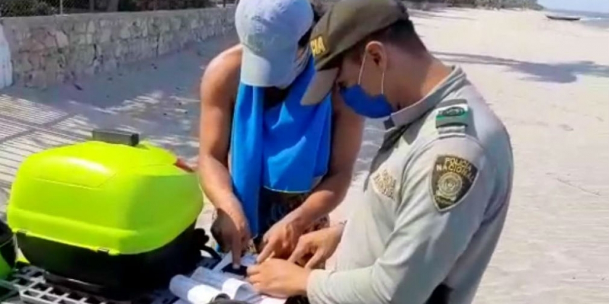 Policía Surfista sorprendido en Bello Horizonte.