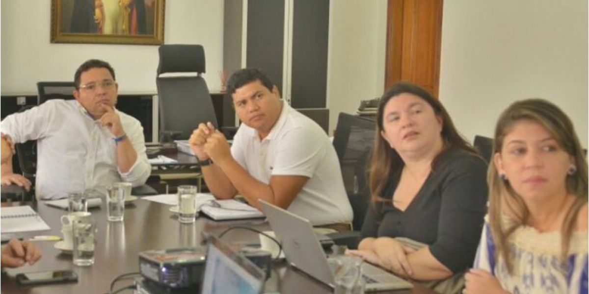 Cortesía Participación del exalcalde en las reuniones de la doble calzada de El Rodadero.